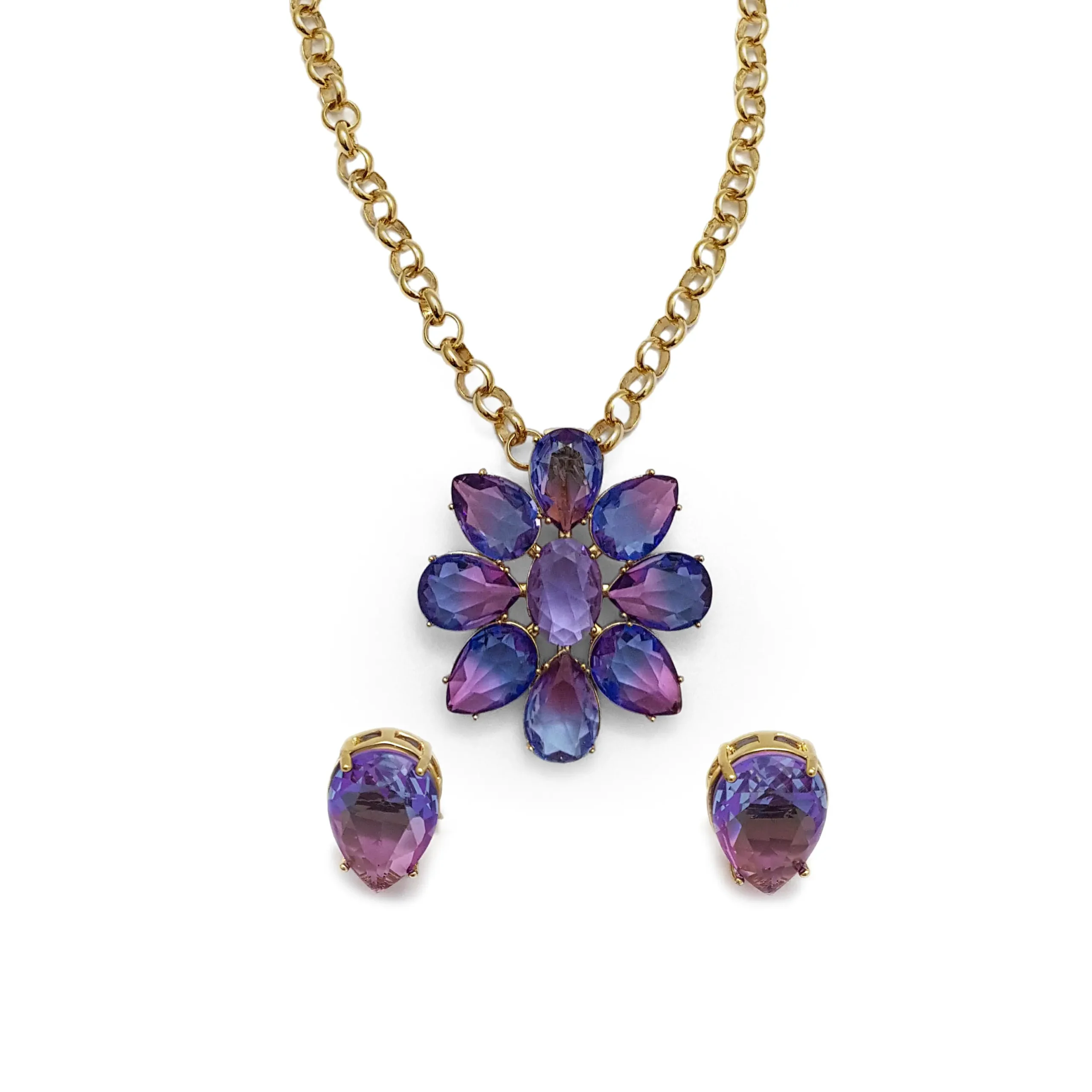Conjunto feminino com banho em ouro 18k, corrente elo português, pingente e brincos da Alika Semijoias