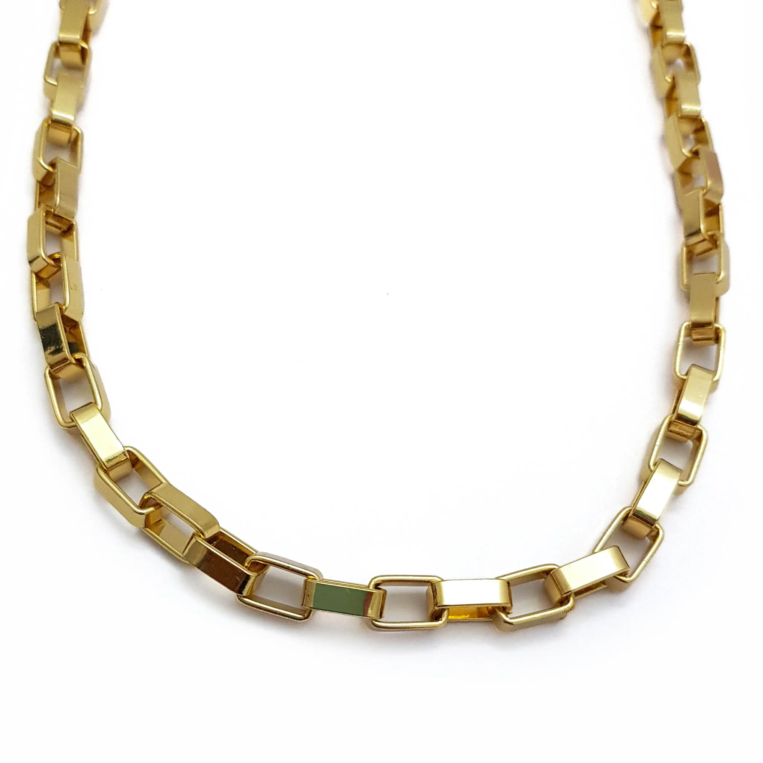 Corrente dourada feminina com banho em ouro 18k e design sofisticado