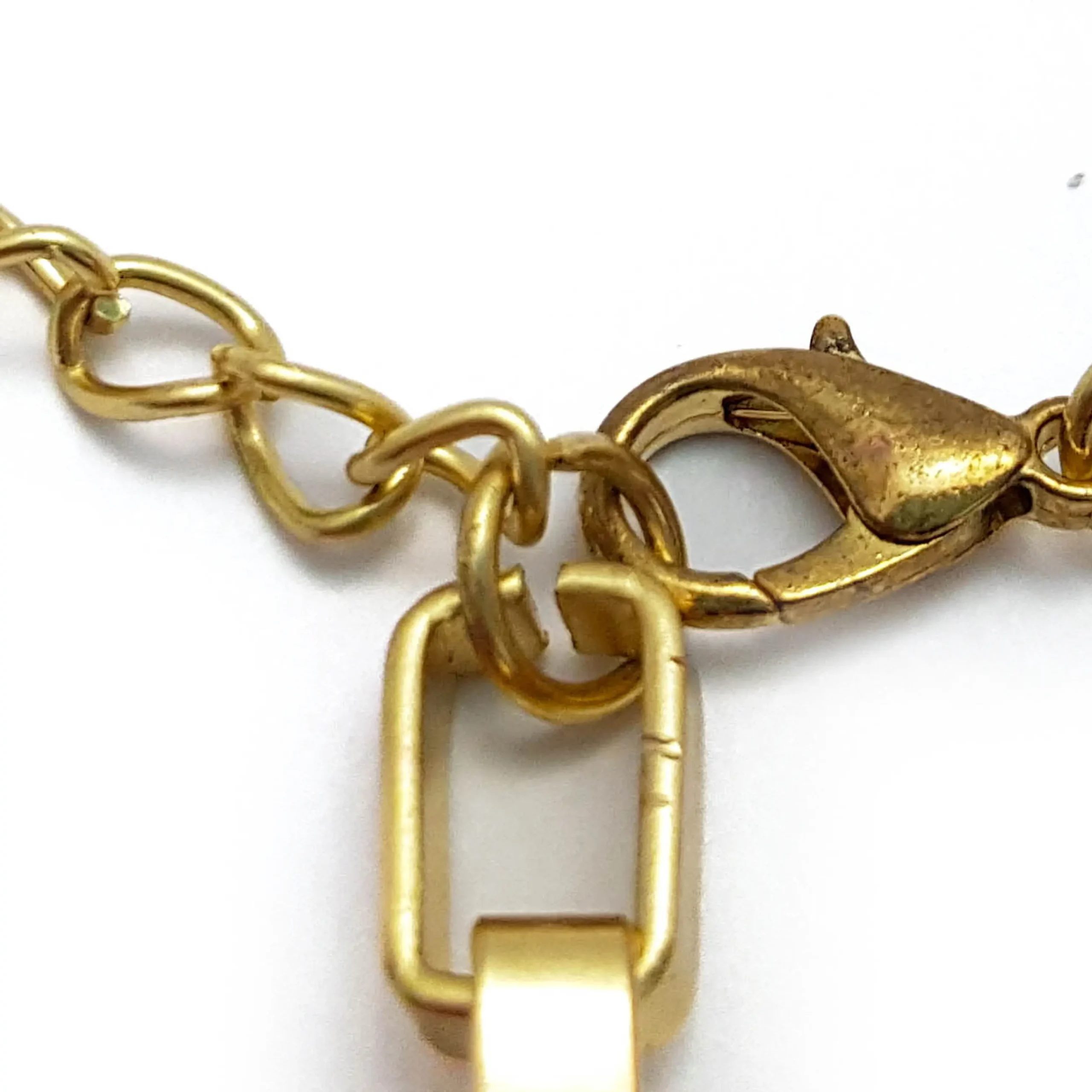 Corrente dourada feminina com banho em ouro 18k e design sofisticado