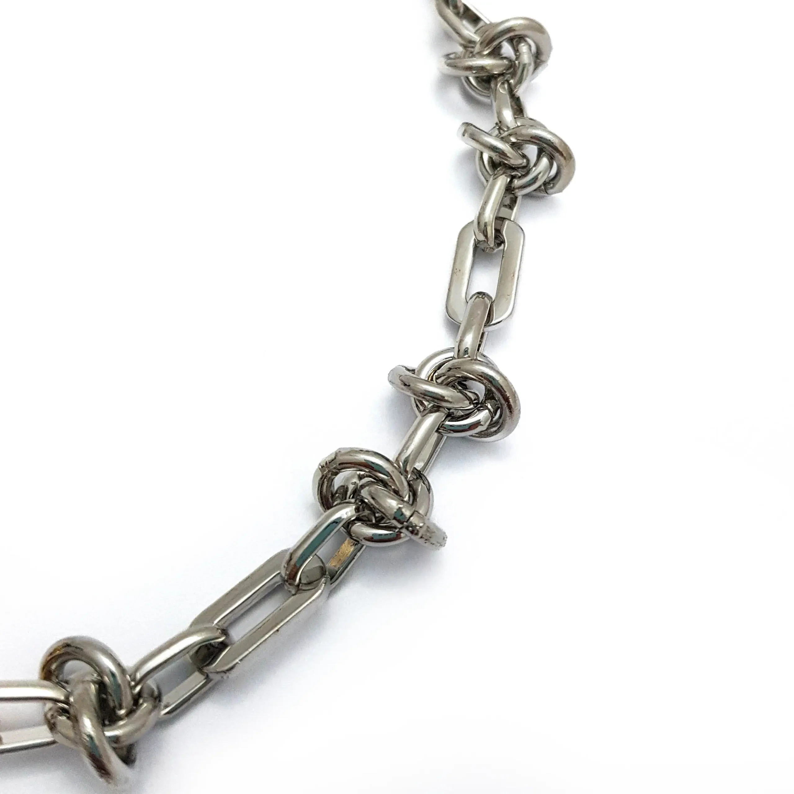 Colar dourado com corrente larga e banho em ouro 18k